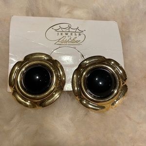 NWT VINTAGE PARK LANE ROUND BLACK ONYX TYPE CIRCLED IN GOLD CLIP EARRINGS